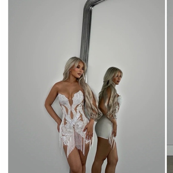 Alglist Dresses & Skirts - Elegant White Mini Dress